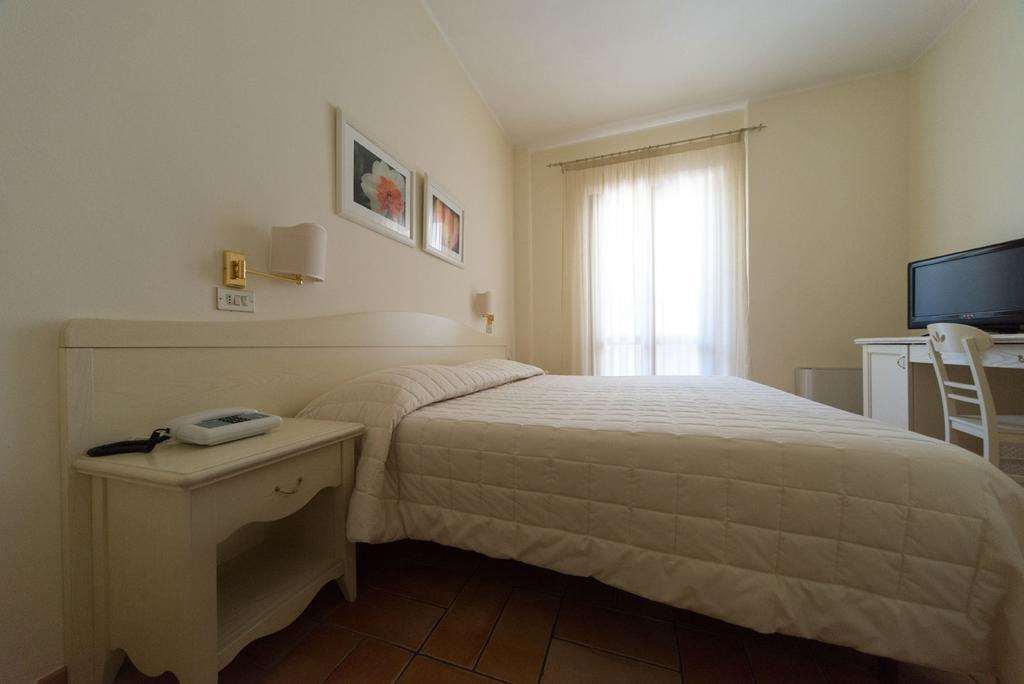 Hotel Giardino Suites And Spa - Numana Quarto foto